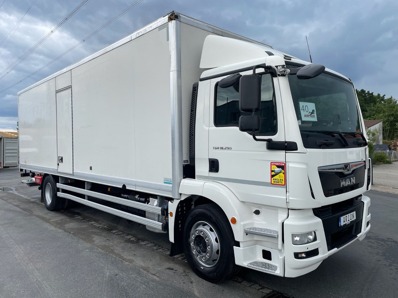 MAN TGM 18.290 4x2 BL Koffer/LBW/PALFINGER/8,2m/EU6 - Camión caja cerrada: foto 1 MAN TGM 18.290 4x2 BL Koffer/LBW/PALFINGER/8,2m/EU6 - Camión caja cerrada: foto 1