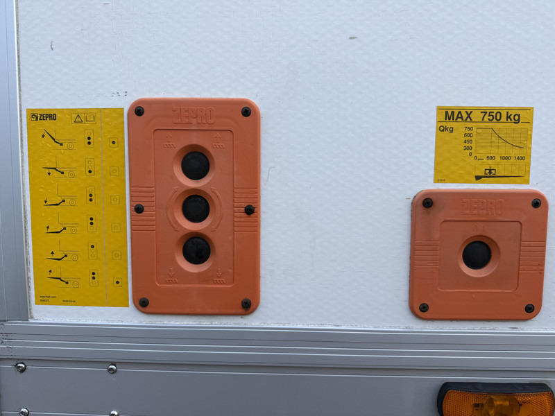 Furgoneta Iveco Daily 35S16 2.3 Automaat Laadklep LED Climate Control Cruise Control Standkachel Camera Navigatie Koffer Bakwagen Meubelbak: foto 17 Furgoneta Iveco Daily 35S16 2.3 Automaat Laadklep LED Climate Control Cruise Control Standkachel Camera Navigatie Koffer Bakwagen Meubelbak: foto 17