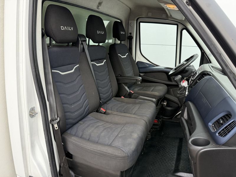Furgoneta Iveco Daily 35S18 3.0 Automaat Laadklep LED Climate Bakwagen Meubelbak Koffer Control Adaptieve Cruise Control Standkachel Camera Navigatie: foto 6 Furgoneta Iveco Daily 35S18 3.0 Automaat Laadklep LED Climate Bakwagen Meubelbak Koffer Control Adaptieve Cruise Control Standkachel Camera Navigatie: foto 6