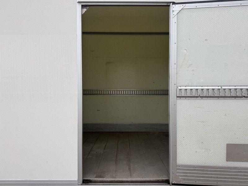 Furgoneta Iveco Daily 35S18 3.0 Automaat Laadklep LED Climate Bakwagen Meubelbak Koffer Control Adaptieve Cruise Control Standkachel Camera Navigatie: foto 8 Furgoneta Iveco Daily 35S18 3.0 Automaat Laadklep LED Climate Bakwagen Meubelbak Koffer Control Adaptieve Cruise Control Standkachel Camera Navigatie: foto 8