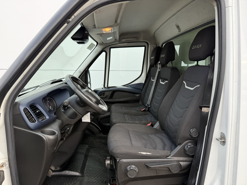Iveco Daily 35S18 3.0 Laadklep Automaat LED Climate Control Adaptieve Cruise Control Standkachel Camera Navigatie - Furgoneta: foto 5 Iveco Daily 35S18 3.0 Laadklep Automaat LED Climate Control Adaptieve Cruise Control Standkachel Camera Navigatie - Furgoneta: foto 5