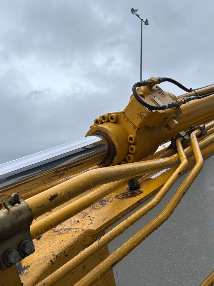 Excavadora de cadenas Kobelco SK210LC-10E: foto 13 Excavadora de cadenas Kobelco SK210LC-10E: foto 13