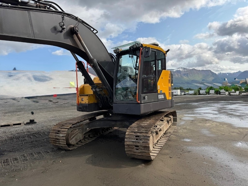 Excavadora de cadenas Volvo ECR 235 E: foto 7