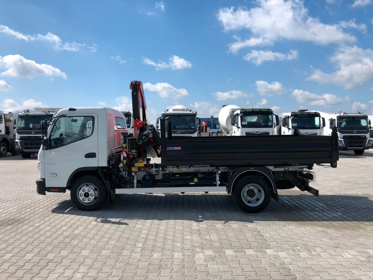FUSO CANTER 9C18 mit FASSI F65B - Volquete camión, Camión grúa: foto 5 FUSO CANTER 9C18 mit FASSI F65B - Volquete camión, Camión grúa: foto 5