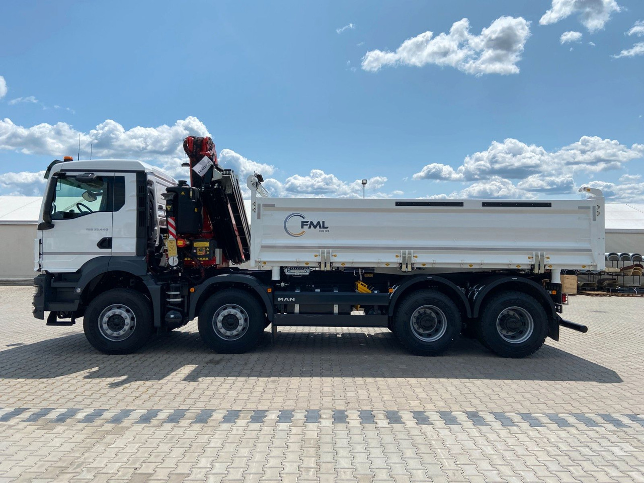 MAN TGS 35.440 DREISEITENKIPPER MIT FASSI F275.026 - Volquete camión, Camión grúa: foto 4 MAN TGS 35.440 DREISEITENKIPPER MIT FASSI F275.026 - Volquete camión, Camión grúa: foto 4