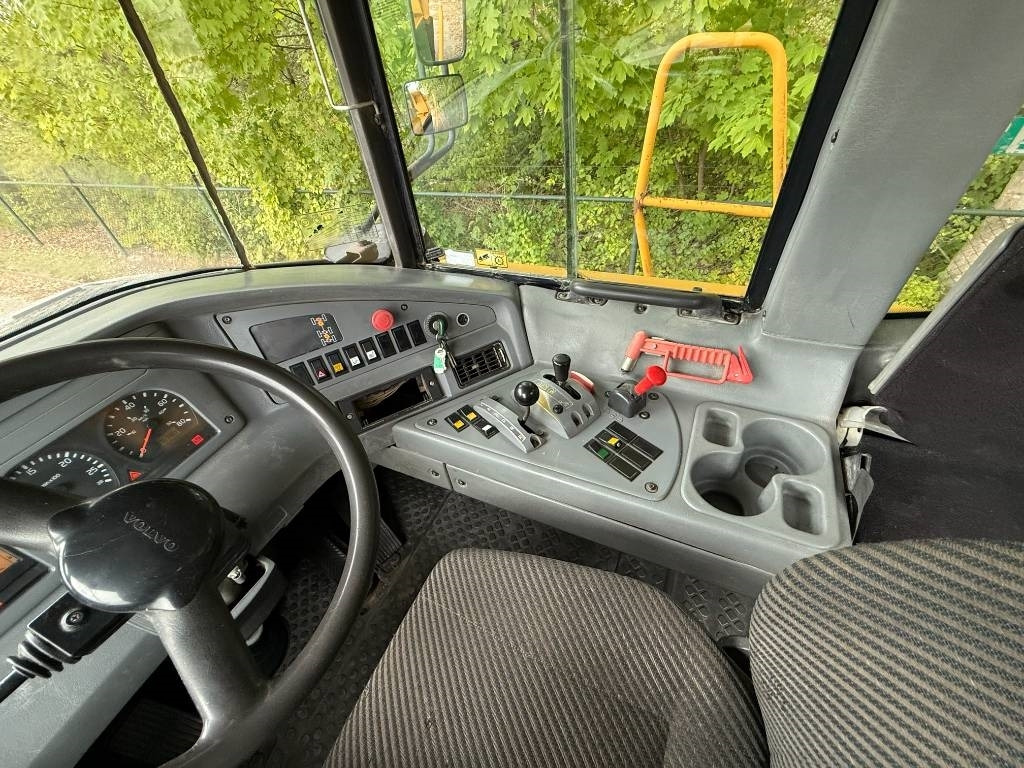 Dúmper articulado Volvo A 25 D: foto 9