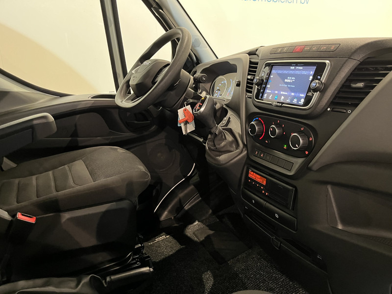 Iveco Daily 35S18 3.0 BE Clixtar Automaat Bakwagen met Laadklep / Laadvermogen 3.060 KG / Euro 6 / Luchtvering / Airco / Camera / CarPlay / Cruise Control / - Cabeza tractora: foto 4 Iveco Daily 35S18 3.0 BE Clixtar Automaat Bakwagen met Laadklep / Laadvermogen 3.060 KG / Euro 6 / Luchtvering / Airco / Camera / CarPlay / Cruise Control / - Cabeza tractora: foto 4