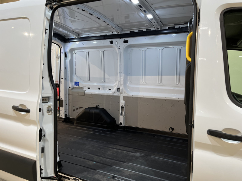 Furgón Ford Transit 2.0 TDCI L2H2 130 PK Trend / Euro 6 / Airco / Cruise Control / Trekhaak / PDC / 3-Zits / 42.300 KM !!  BPM VRIJ !!: foto 18