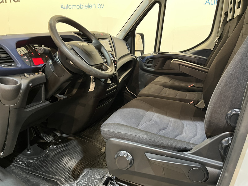 Iveco Daily 35S18D 3.0 375 Automaat Open Laadbak / Hiab Kraan / Euro 6 / Trekhaak 3500 KG / Airco / Camera / Navigatie / 3-Zits / 67.000 KM !! - Caja abierta furgoneta: foto 5 Iveco Daily 35S18D 3.0 375 Automaat Open Laadbak / Hiab Kraan / Euro 6 / Trekhaak 3500 KG / Airco / Camera / Navigatie / 3-Zits / 67.000 KM !! - Caja abierta furgoneta: foto 5