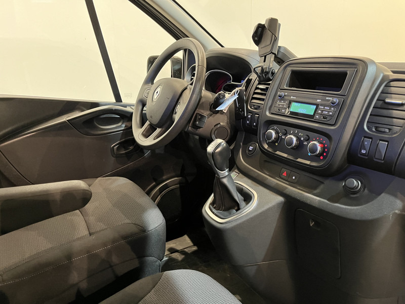 Renault Trafic 2.0 dCi L1H1 170 PK Automaat Servicebus / Sortimo Inrichting / Euro 6 / Airco / Cruise Control / Camera / Trekhaak / 3-Zits / BPM VRIJ !! - Furgoneta pequeña: foto 3 Renault Trafic 2.0 dCi L1H1 170 PK Automaat Servicebus / Sortimo Inrichting / Euro 6 / Airco / Cruise Control / Camera / Trekhaak / 3-Zits / BPM VRIJ !! - Furgoneta pequeña: foto 3
