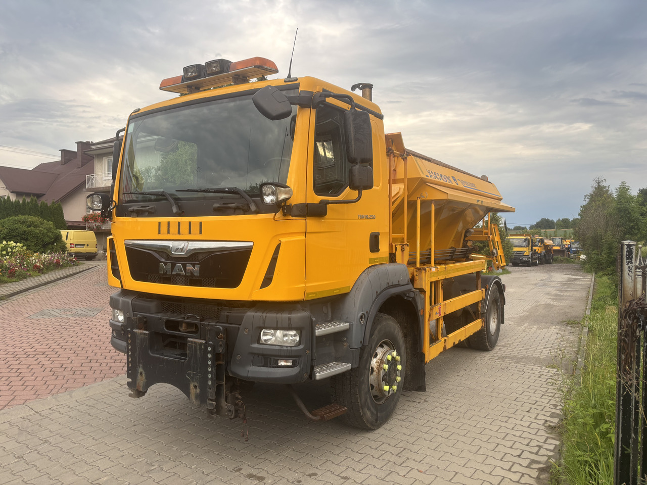 MAN TGM 18.250 4X4BB GRITTER/SPREADER/PLOUGH - Máquina quitanieve: foto 1 MAN TGM 18.250 4X4BB GRITTER/SPREADER/PLOUGH - Máquina quitanieve: foto 1