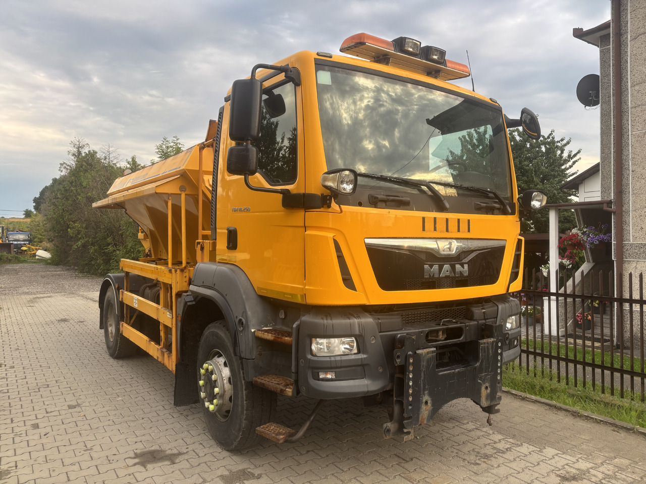 MAN TGM 18.250 4X4BB GRITTER/SPREADER/PLOUGH - Máquina quitanieve: foto 4 MAN TGM 18.250 4X4BB GRITTER/SPREADER/PLOUGH - Máquina quitanieve: foto 4