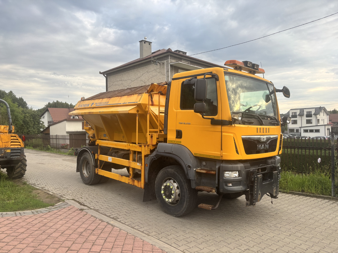 MAN TGM 18.250 4X4BB GRITTER/SPREADER/PLOUGH - Máquina quitanieve: foto 2 MAN TGM 18.250 4X4BB GRITTER/SPREADER/PLOUGH - Máquina quitanieve: foto 2