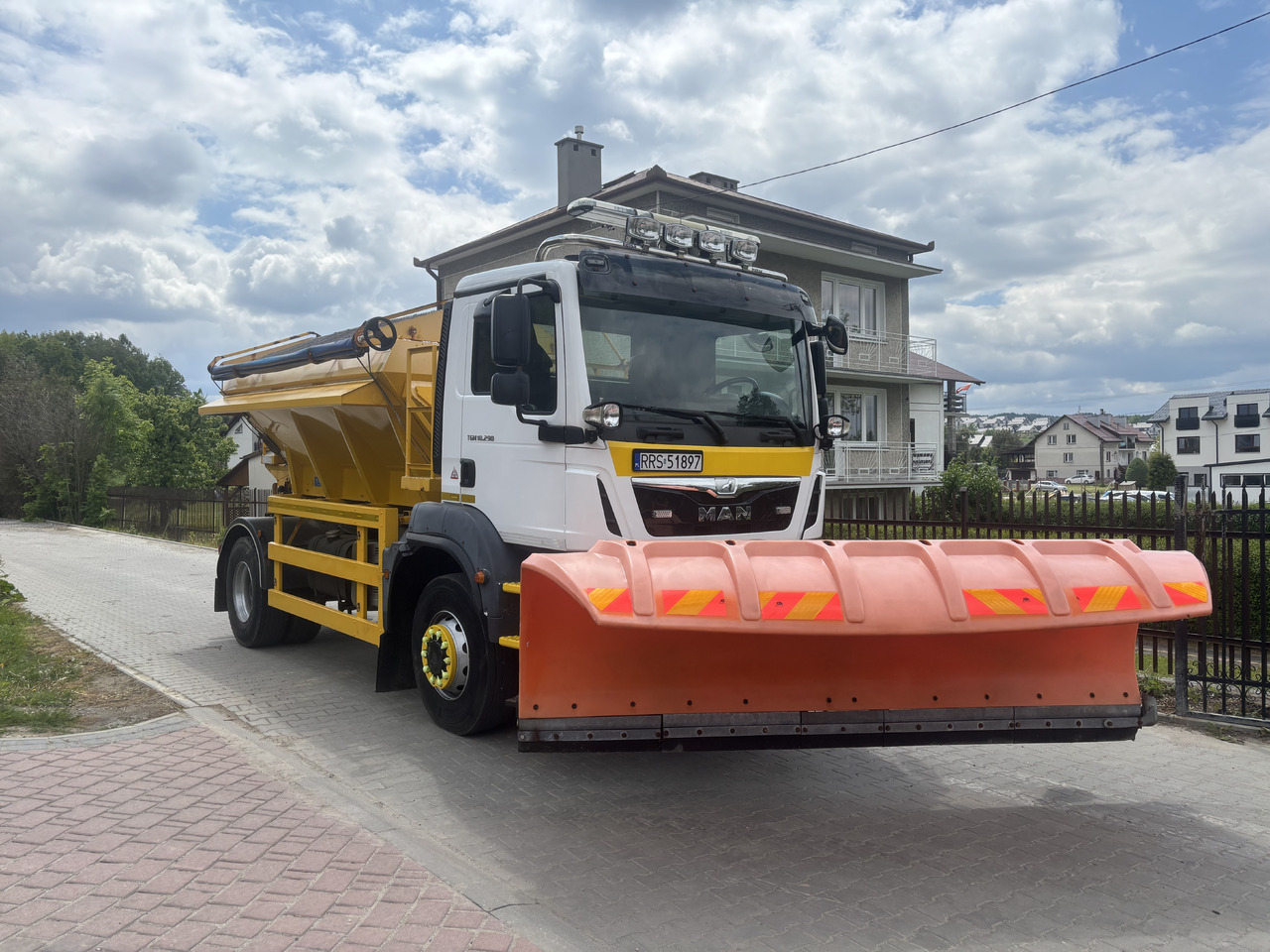 MAN TGM 18.290 4X4BB GRITTER/SPREADER PLOUGH ECON - Máquina quitanieve: foto 1 MAN TGM 18.290 4X4BB GRITTER/SPREADER PLOUGH ECON - Máquina quitanieve: foto 1