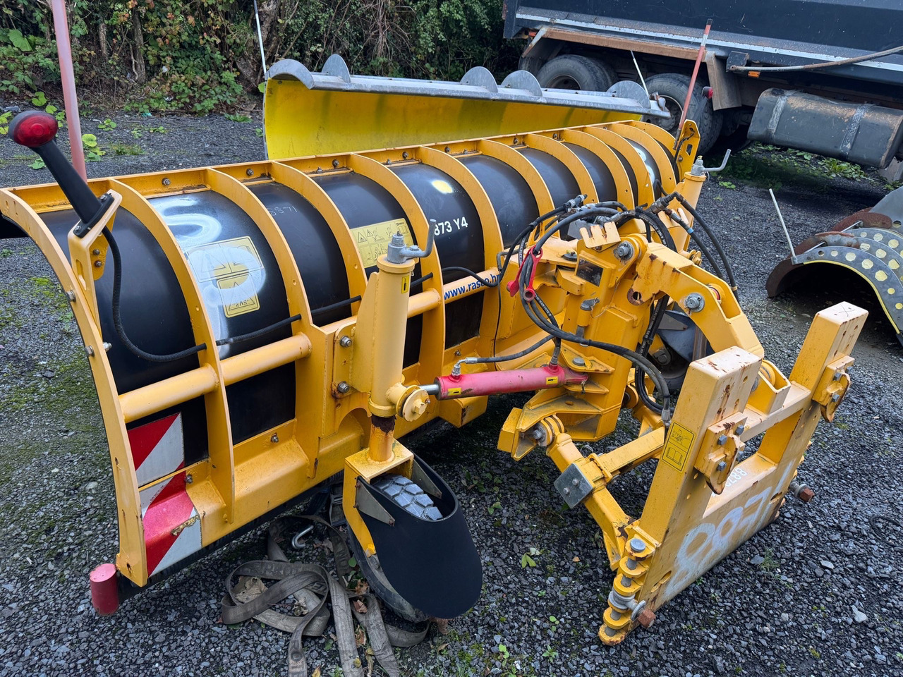 Leasing financiero de MAN TGM 18.290 4x4BB SPREADER/GRITTER/Plough leasing MAN TGM 18.290 4x4BB SPREADER/GRITTER/Plough: foto 10 Leasing financiero de MAN TGM 18.290 4x4BB SPREADER/GRITTER/Plough leasing MAN TGM 18.290 4x4BB SPREADER/GRITTER/Plough: foto 10