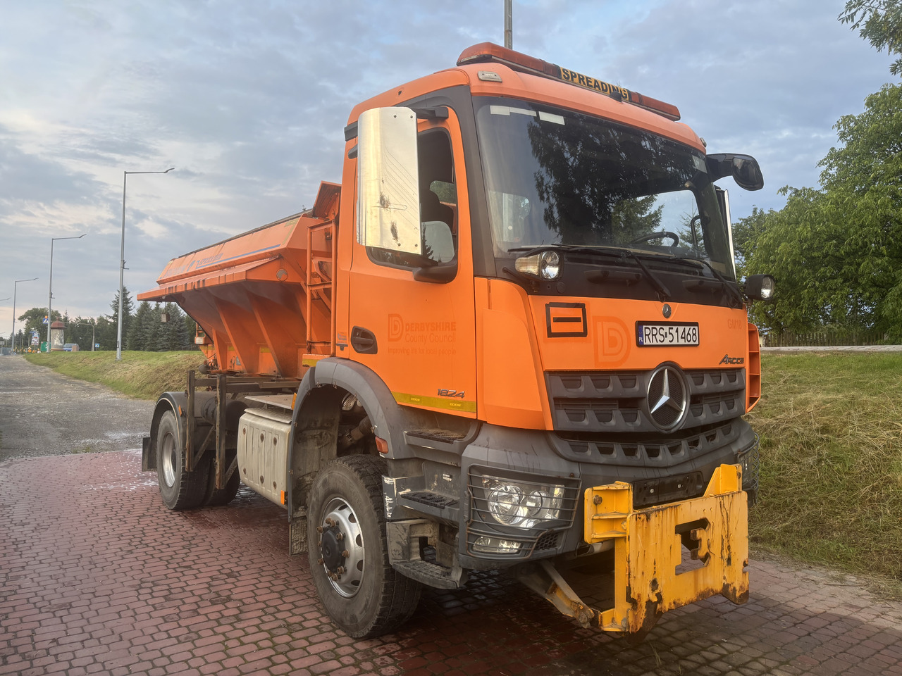 Mercedes AROCS 1824 4X4 GRITTER/SPREADER/PLOUGH - Máquina quitanieve: foto 1 Mercedes AROCS 1824 4X4 GRITTER/SPREADER/PLOUGH - Máquina quitanieve: foto 1