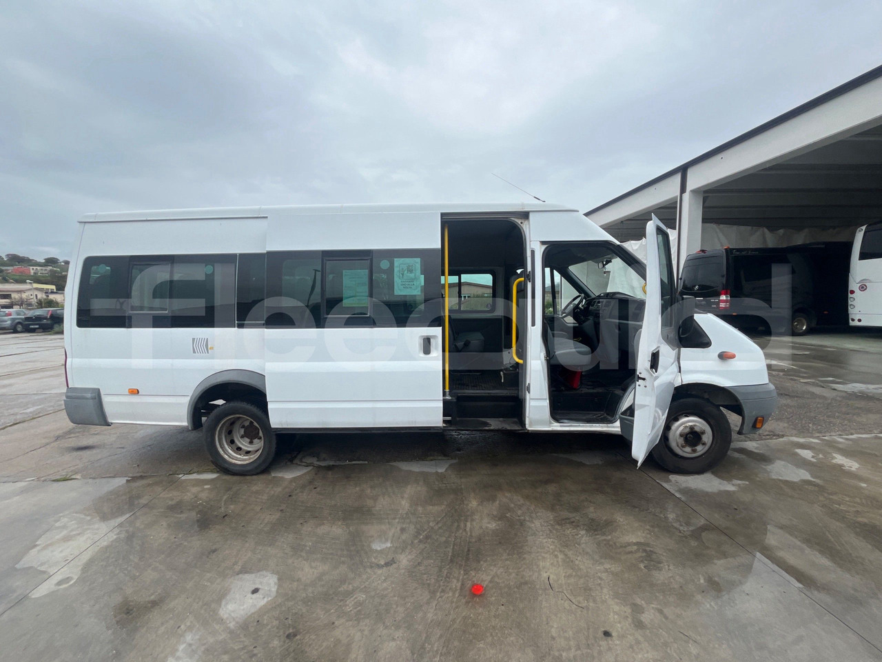Minibús, Furgoneta de pasajeros Ford Transit: foto 11