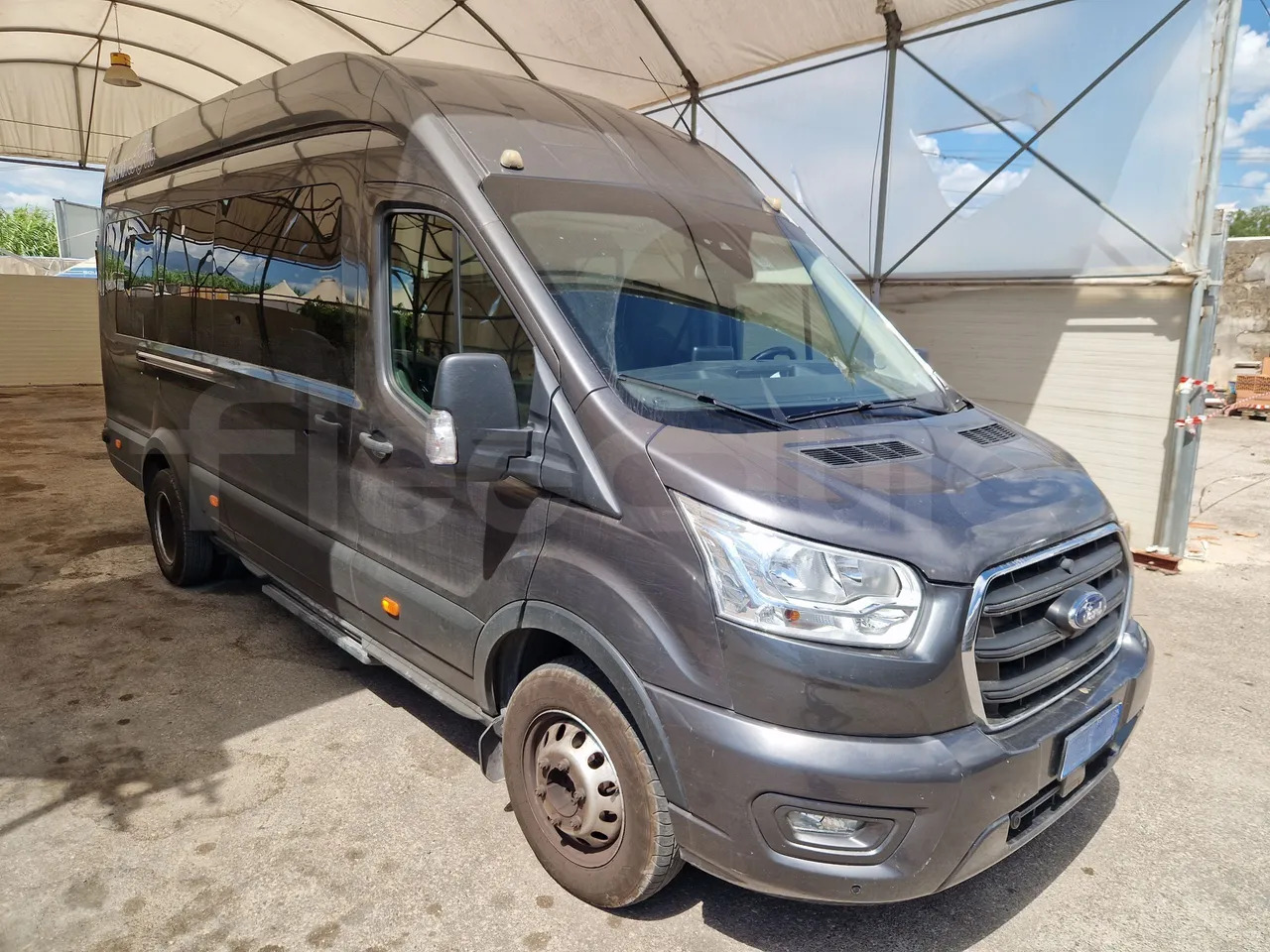 Autobús suburbano Ford Transit: foto 1