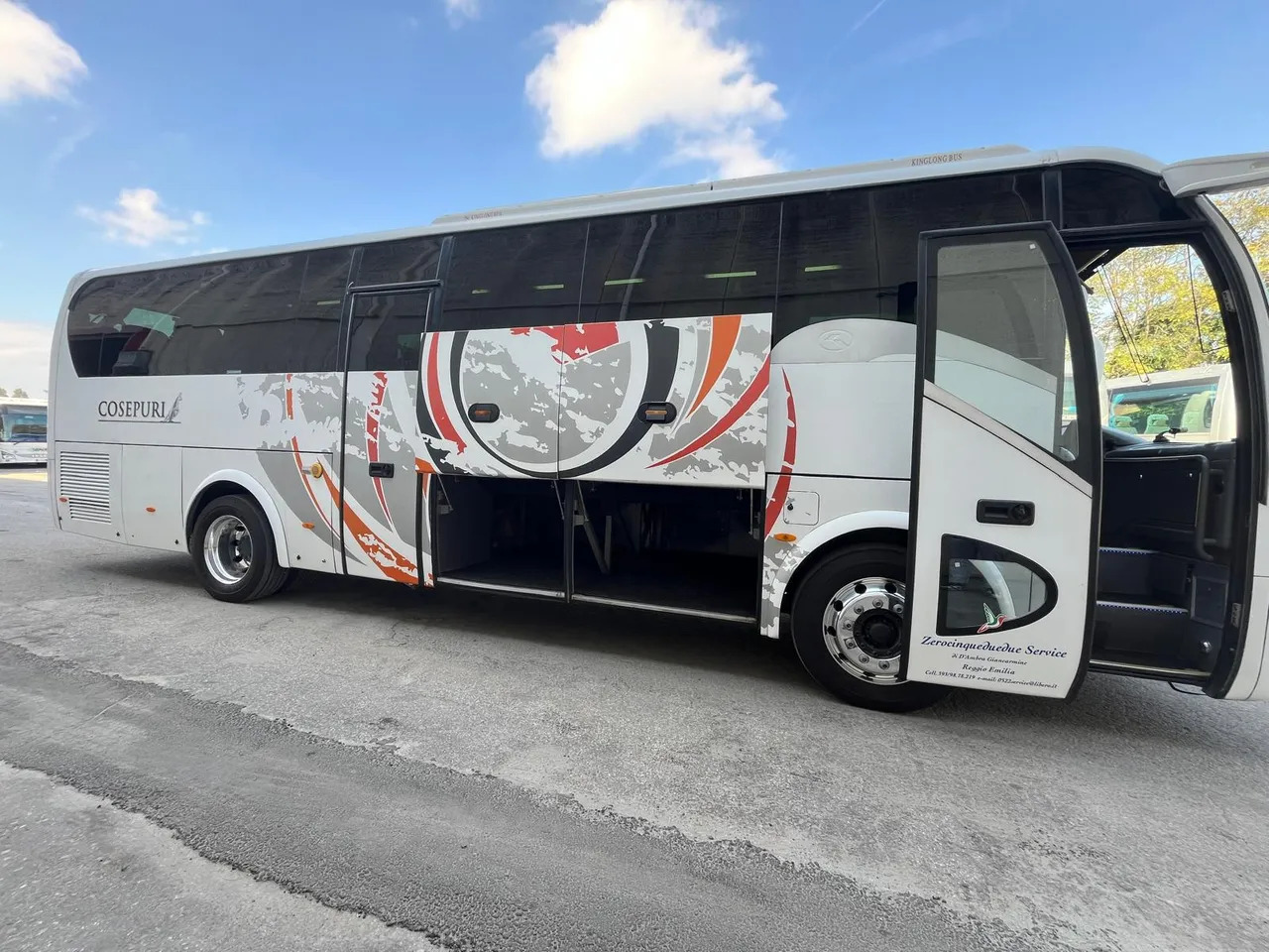 King Long XMQ6996 - Autocar: foto 1 King Long XMQ6996 - Autocar: foto 1