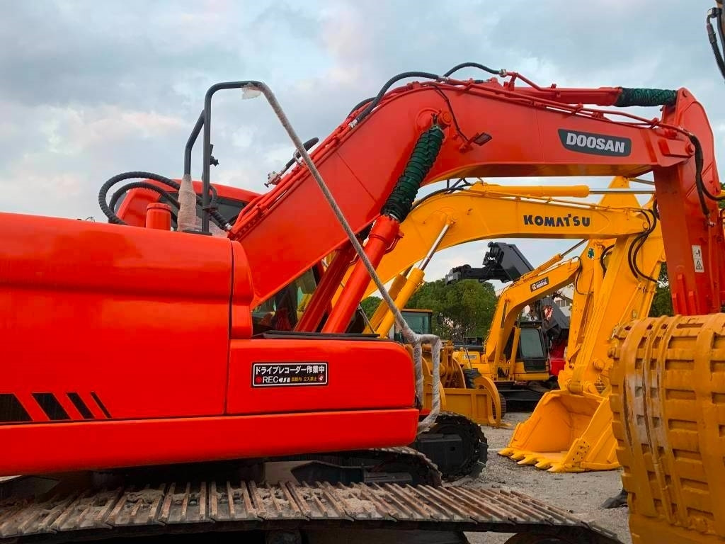 Doosan DX 225 LC - Excavadora de cadenas: foto 1 Doosan DX 225 LC - Excavadora de cadenas: foto 1