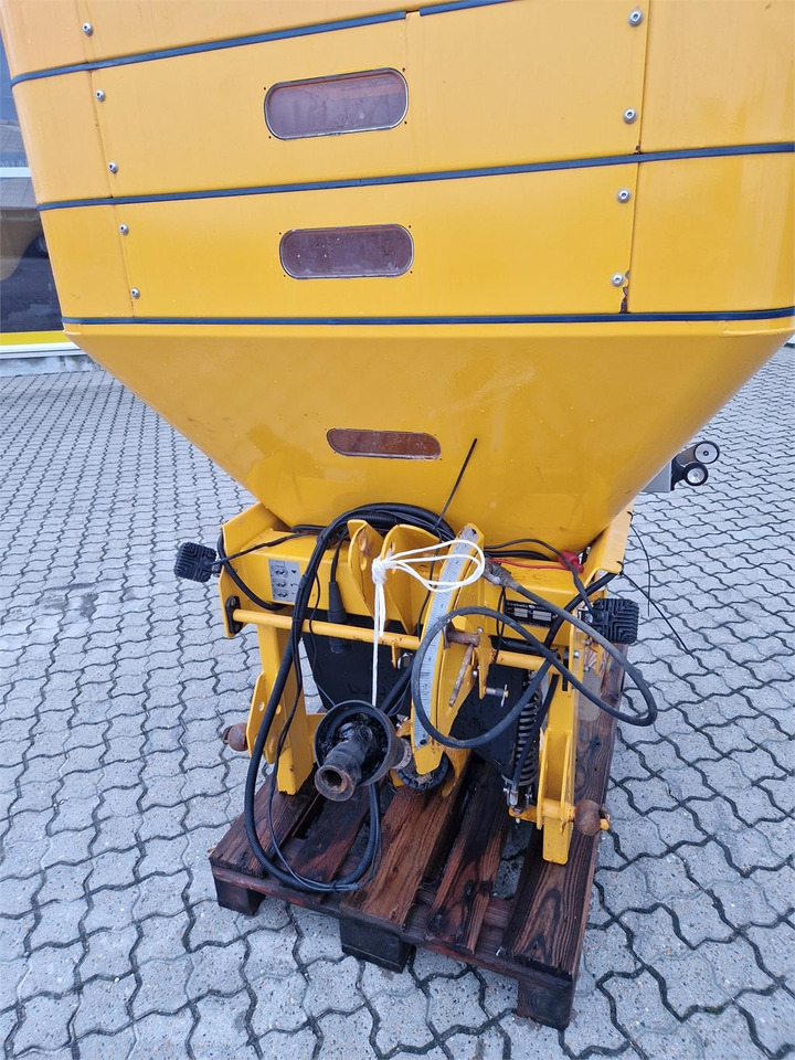 Bogballe S3 - Esparcidor de sal para Vehículo municipal: foto 4 Bogballe S3 - Esparcidor de sal para Vehículo municipal: foto 4