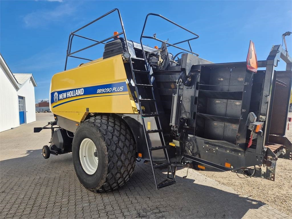 New Holland BB9090 + POMI VOGN - Empacadora de pacas cuadradas: foto 4 New Holland BB9090 + POMI VOGN - Empacadora de pacas cuadradas: foto 4