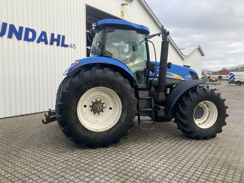 New Holland T7050 - Tractor: foto 2 New Holland T7050 - Tractor: foto 2