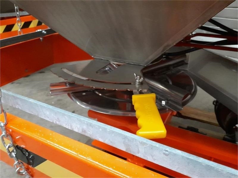 - - - 1000l - Esparcidor de sal para Vehículo municipal: foto 4 - - - 1000l - Esparcidor de sal para Vehículo municipal: foto 4