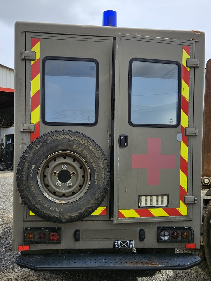 LAND ROVER Défender Ambulance - Vehículo comercial ligero: foto 4 LAND ROVER Défender Ambulance - Vehículo comercial ligero: foto 4