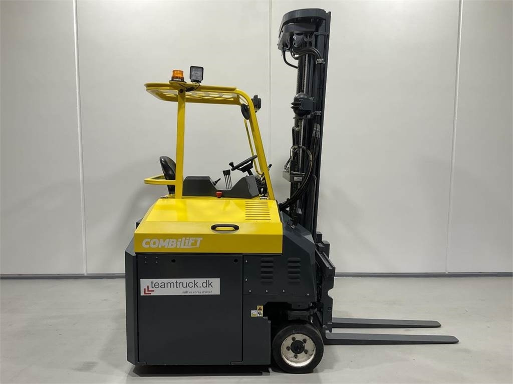 Combilift CBE3000 - Carretilla de 4 vías: foto 1 Combilift CBE3000 - Carretilla de 4 vías: foto 1