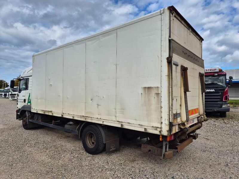 MAN TGL 10 / 12.180 4x2 with lift /ramp - Camión caja cerrada: foto 2 MAN TGL 10 / 12.180 4x2 with lift /ramp - Camión caja cerrada: foto 2