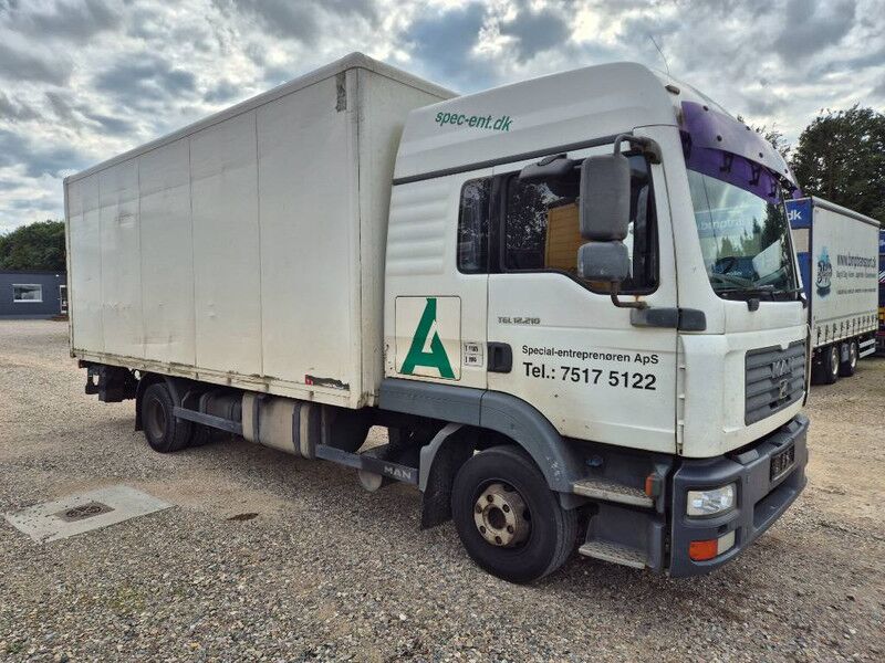 MAN TGL 10 / 12.180 4x2 with lift /ramp - Camión caja cerrada: foto 5 MAN TGL 10 / 12.180 4x2 with lift /ramp - Camión caja cerrada: foto 5