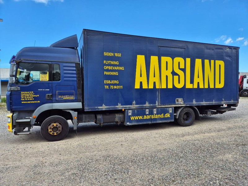 MAN TGM 12.280 // Lift // Sideopening - Camión caja cerrada: foto 2 MAN TGM 12.280 // Lift // Sideopening - Camión caja cerrada: foto 2