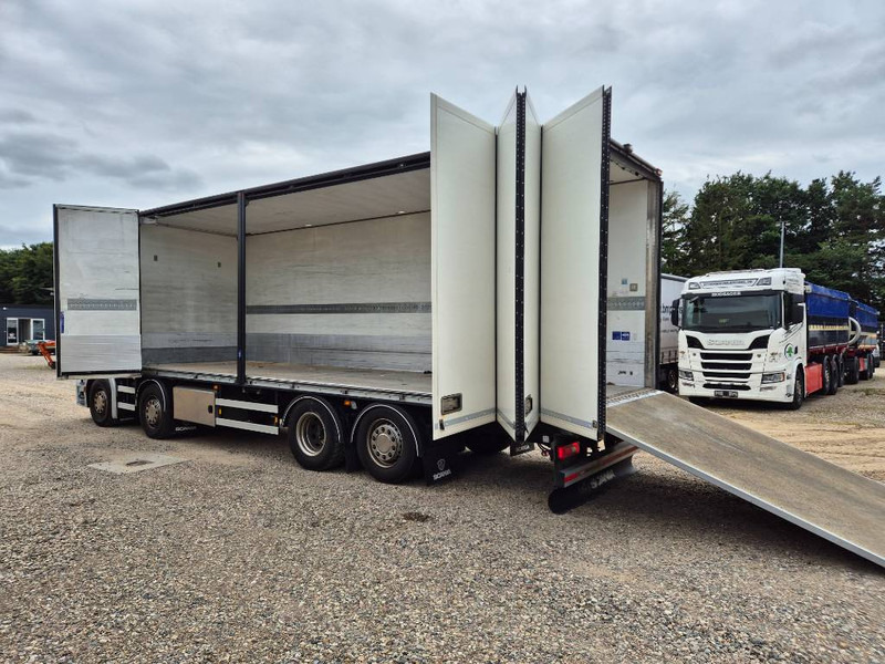 Scania R 500 8x2 //Rampe// Underboring - Camión caja cerrada: foto 1 Scania R 500 8x2 //Rampe// Underboring - Camión caja cerrada: foto 1