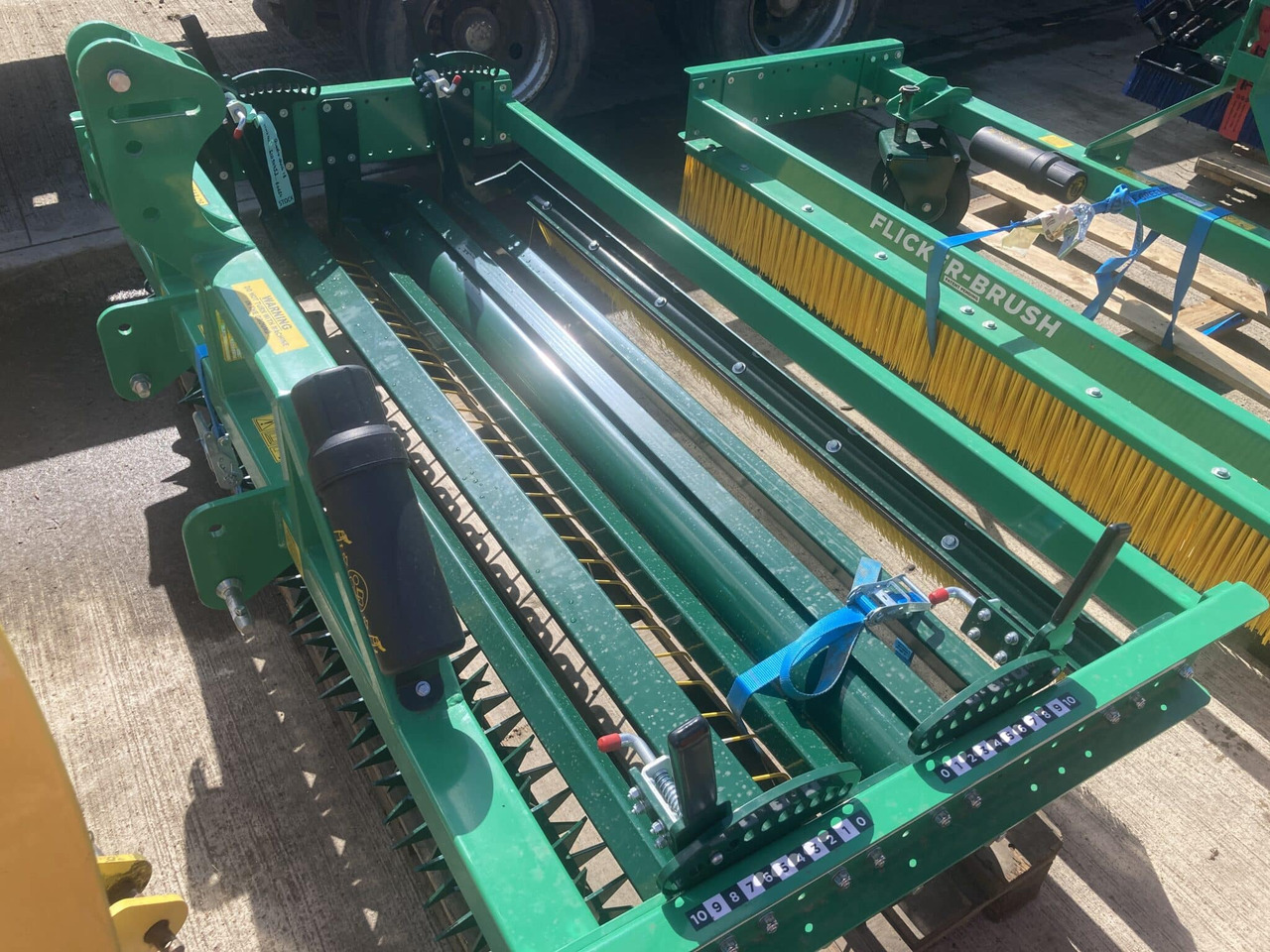 Greentek 1.8m Quattro Quick turf groomer - Barredora cucharón para Maquinaria agrícola: foto 4 Greentek 1.8m Quattro Quick turf groomer - Barredora cucharón para Maquinaria agrícola: foto 4