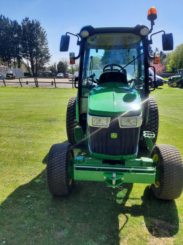 John Deere 4066R Compact Tractor - Tractor viñedo/ Frutero: foto 4 John Deere 4066R Compact Tractor - Tractor viñedo/ Frutero: foto 4