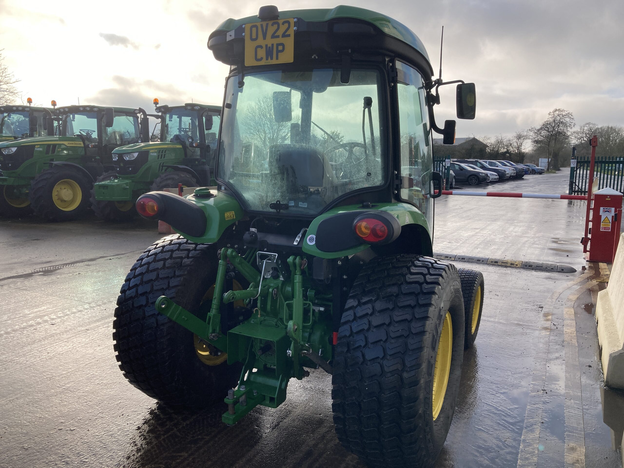 John Deere 4066R Compact Tractor - Tractor viñedo/ Frutero: foto 5 John Deere 4066R Compact Tractor - Tractor viñedo/ Frutero: foto 5