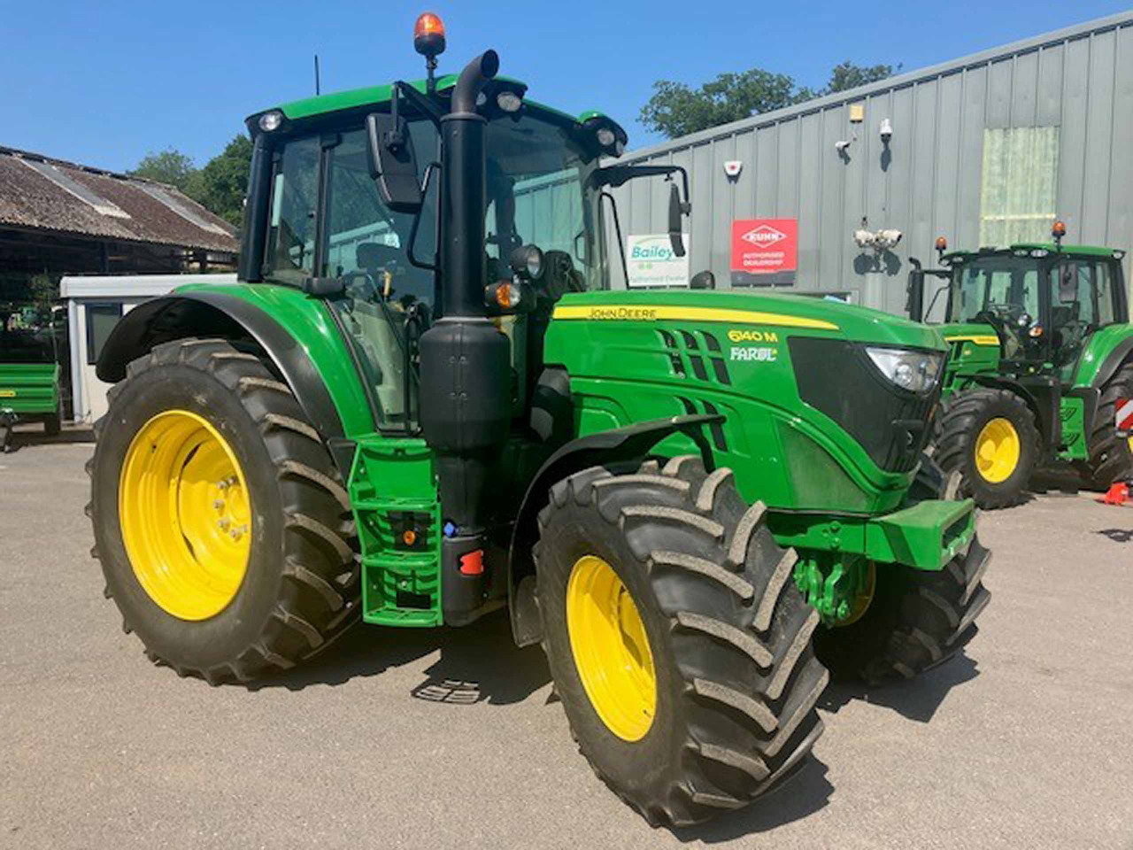 John Deere 6140M - Tractor: foto 1 John Deere 6140M - Tractor: foto 1