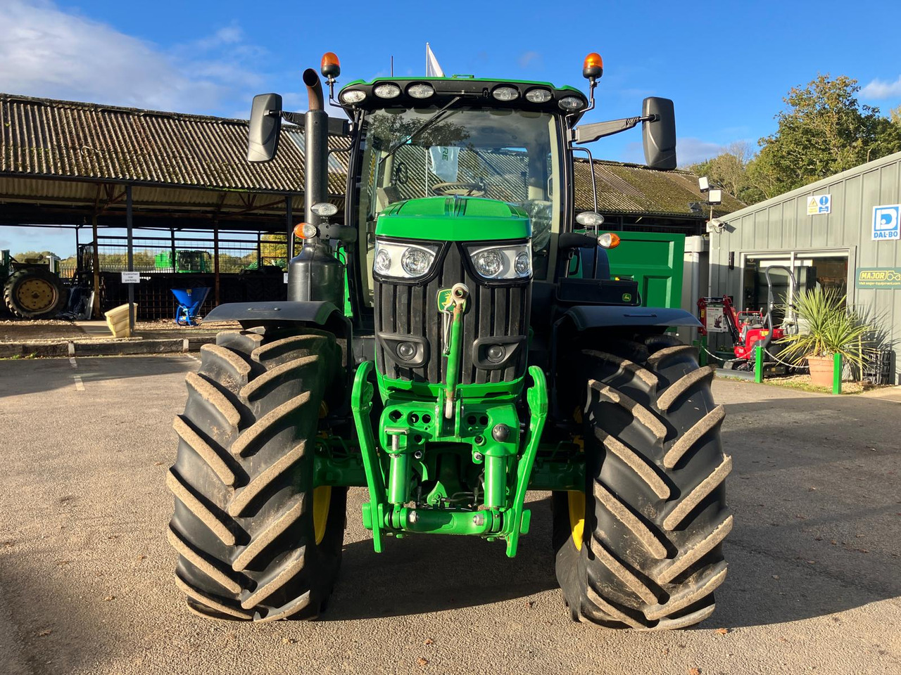 John Deere 6175R - Tractor: foto 2 John Deere 6175R - Tractor: foto 2
