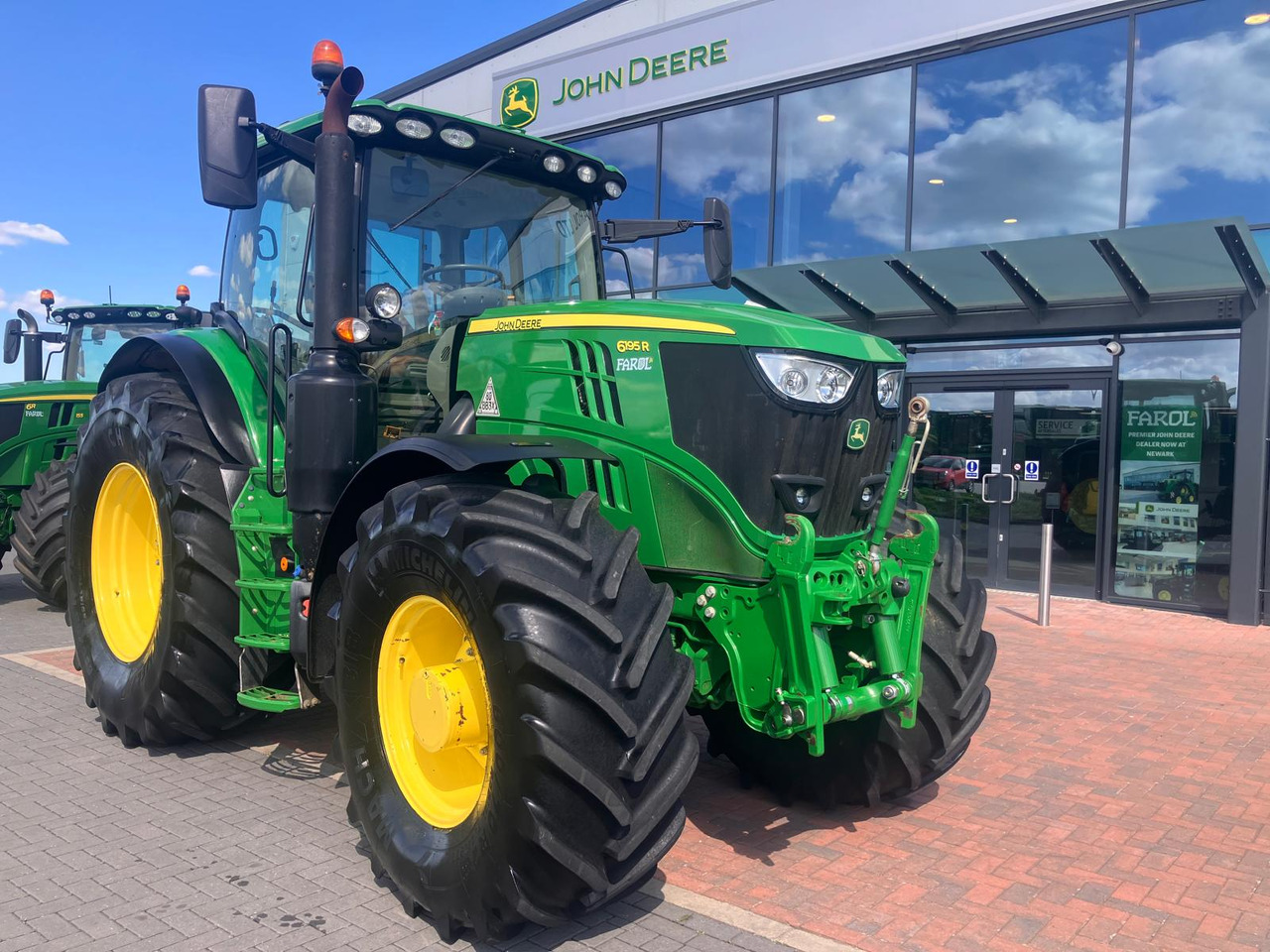 John Deere 6195R - Tractor: foto 1 John Deere 6195R - Tractor: foto 1