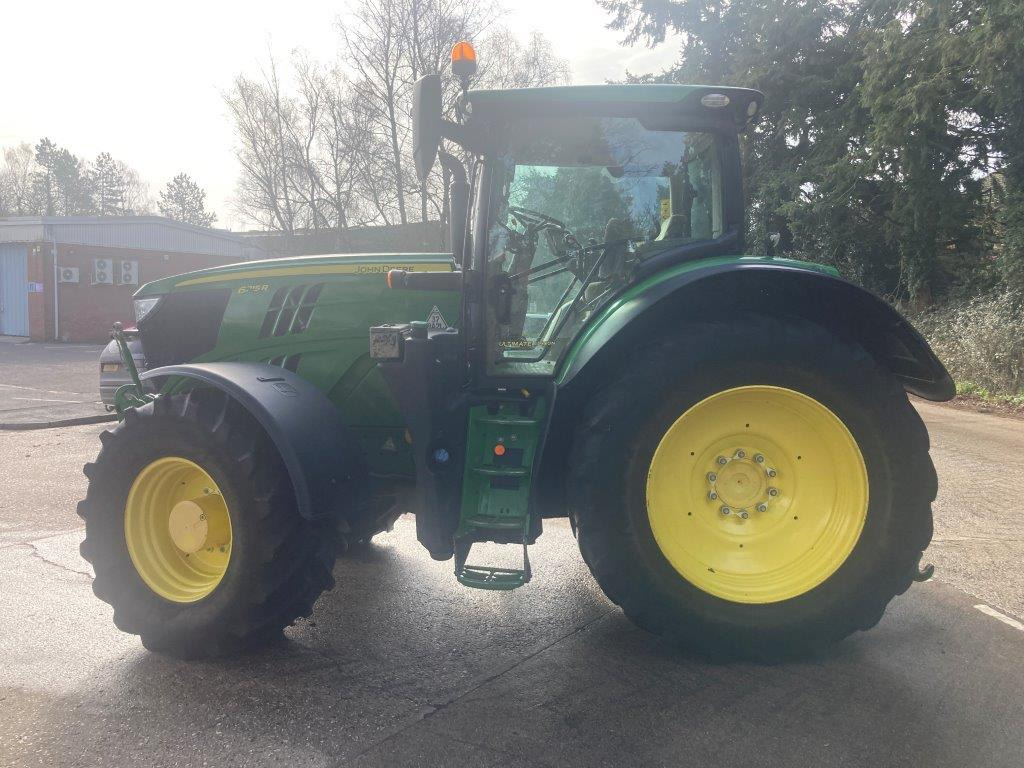 John Deere 6215R - Tractor: foto 2 John Deere 6215R - Tractor: foto 2