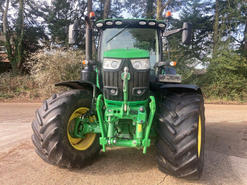 John Deere 6215R - Tractor: foto 1 John Deere 6215R - Tractor: foto 1