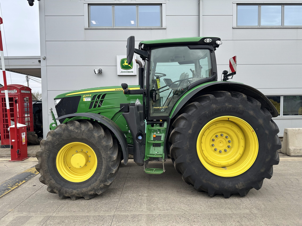 John Deere 6215R - Tractor: foto 3 John Deere 6215R - Tractor: foto 3