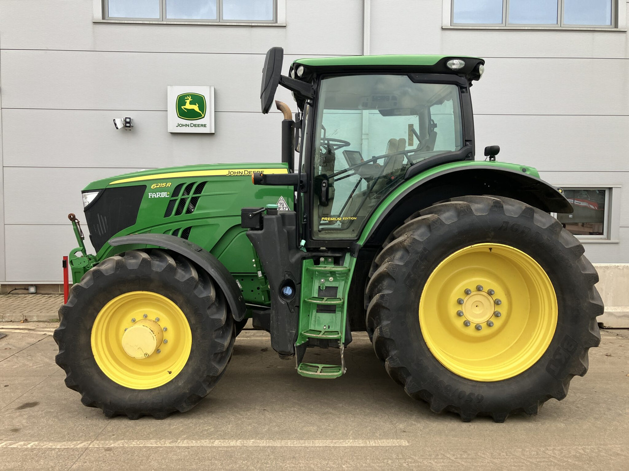 John Deere 6215R - Tractor: foto 2 John Deere 6215R - Tractor: foto 2
