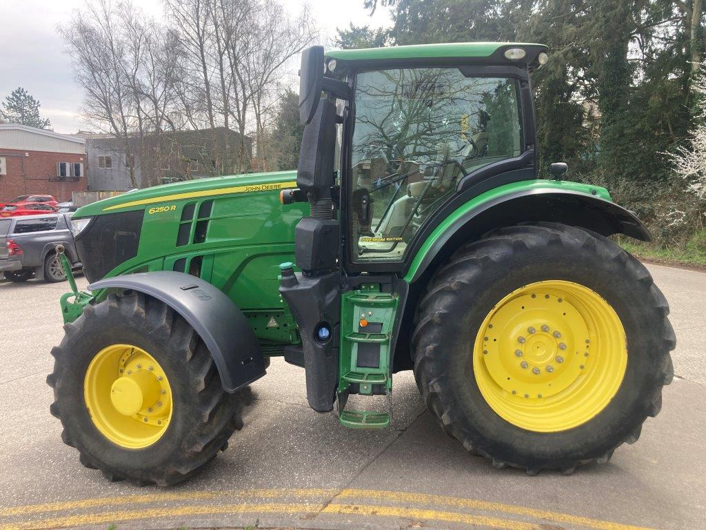 John Deere 6250R - Tractor: foto 2 John Deere 6250R - Tractor: foto 2