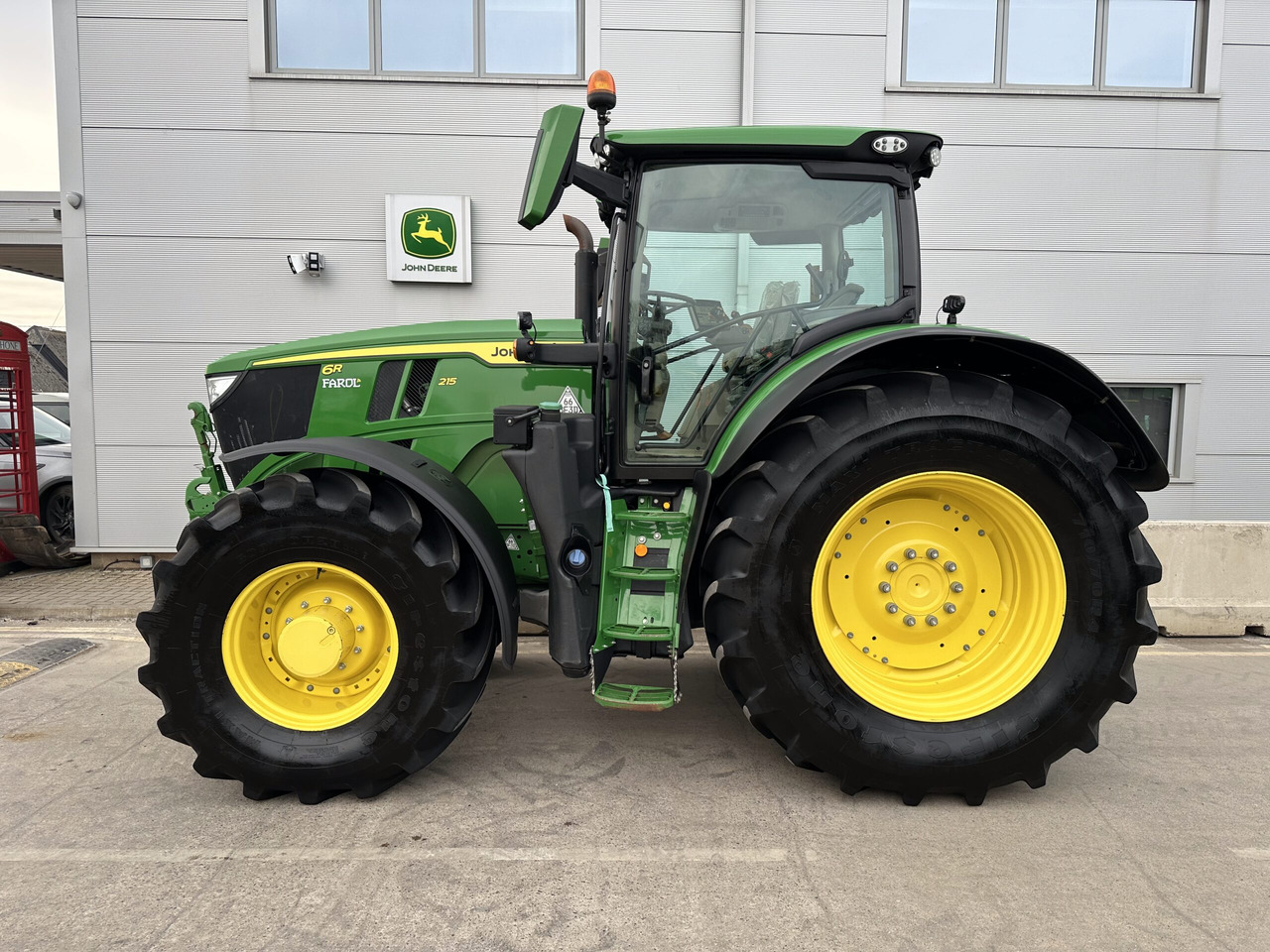 John Deere 6R 215 - Tractor: foto 2 John Deere 6R 215 - Tractor: foto 2