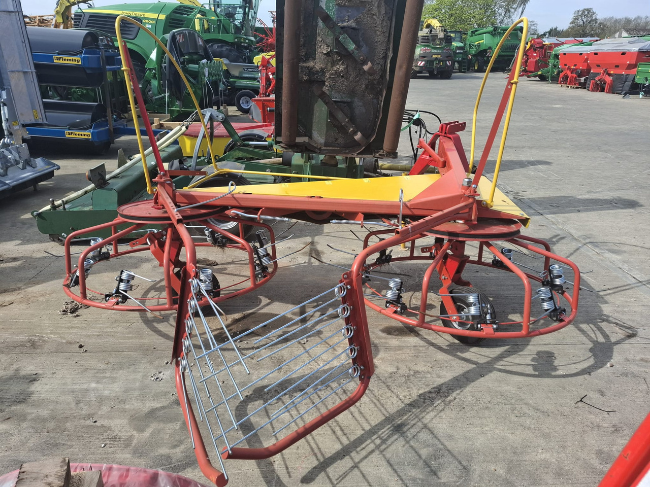 Pomarol Z518 twin rotor tedder - Maquinaria de henificación: foto 4 Pomarol Z518 twin rotor tedder - Maquinaria de henificación: foto 4