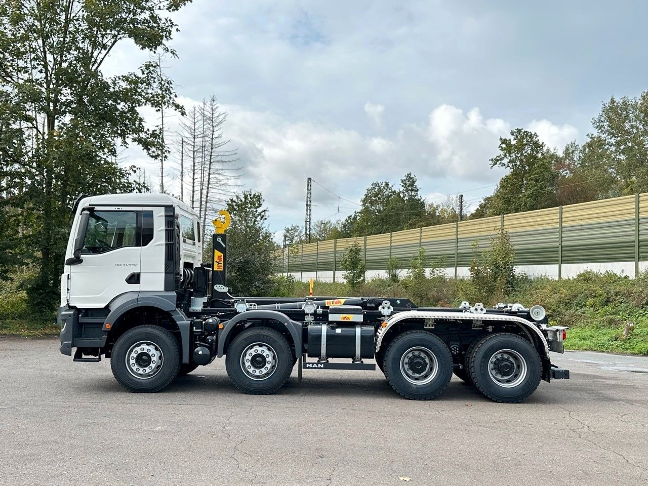 MAN TGS 41.440 8x4 Euro6e Hyva 26-55 Abrollkipper - Multibasculante camión: foto 2 MAN TGS 41.440 8x4 Euro6e Hyva 26-55 Abrollkipper - Multibasculante camión: foto 2