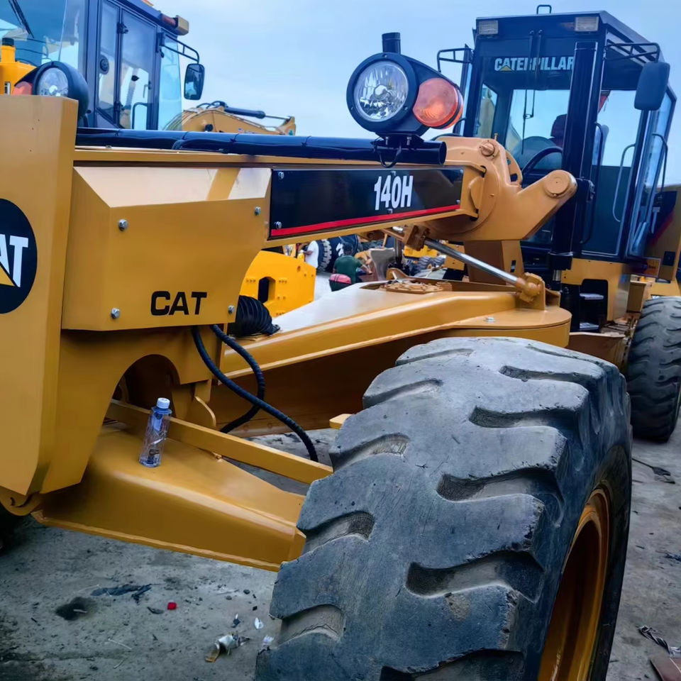 CAT 140H Grader Used Second Hand Good Condition for Sale From Janpan - Grader: foto 1 CAT 140H Grader Used Second Hand Good Condition for Sale From Janpan - Grader: foto 1