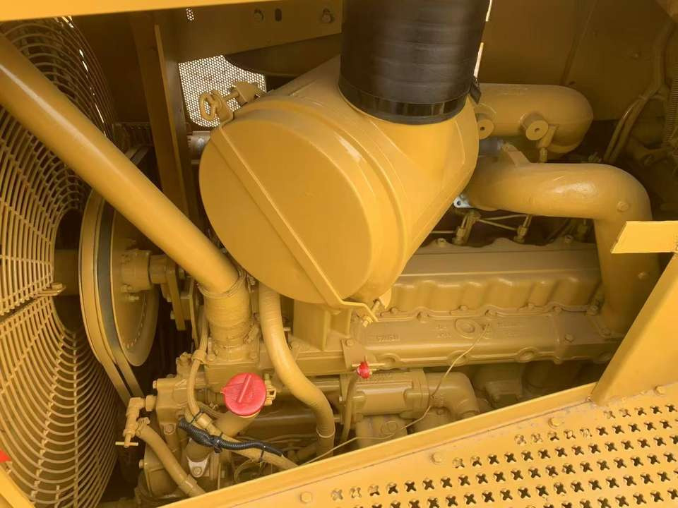 Used Machinery Caterpillar CAT D8R Bulldozer With Ripper Construction & Building Machinery Second Hand - Bulldozer: foto 4 Used Machinery Caterpillar CAT D8R Bulldozer With Ripper Construction & Building Machinery Second Hand - Bulldozer: foto 4